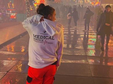 Sanitätsdienst bei einem Berliner Weihnachtsmarkt